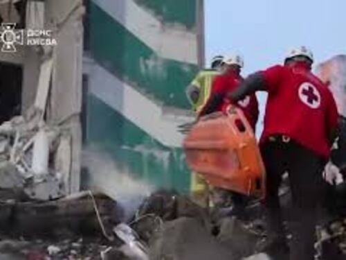 Guerra Ucraina, 24 morti in un condominio colpito da un missile russo a Kiev