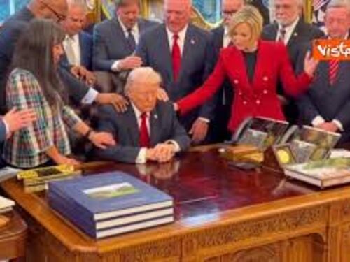 La preghiera dei Pastori evangelici con Trump alla Casa Bianca per il successo nella guerra in Iran