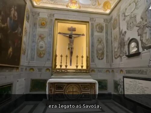 Angelo con il volto di Meloni? Il parroco: "La somiglianza c'è"