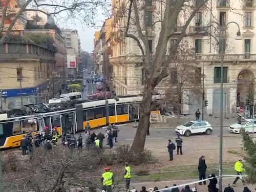 Tram deragliato, il video dal luogo dell'incidente