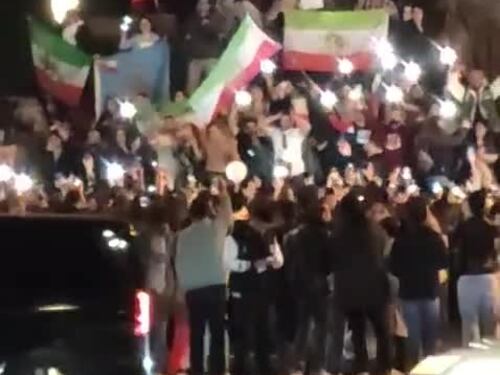 Iraniani festeggiano a Roma e Bologna la morte di Khamenei