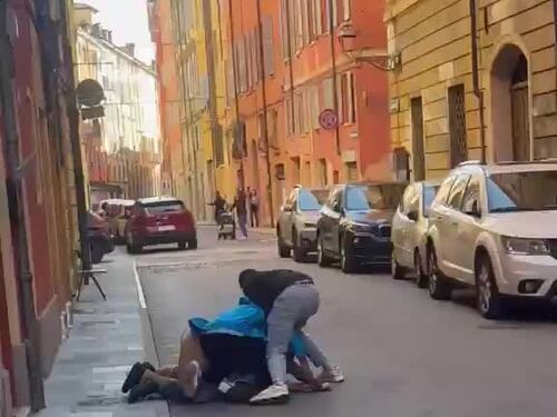 Il video - Così i passanti hanno fermato Salim El Koudri