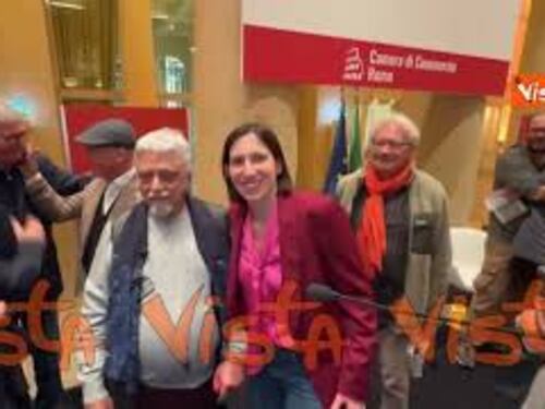 90esimo compleanno per Achille Occhetto, abbraccio e foto con la segretaria Pd Schlein