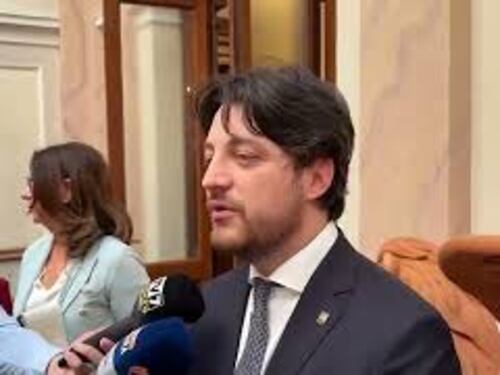 Stefani (Regione Veneto) su divieto social ai minori: Serve un limite d'età come per la patente