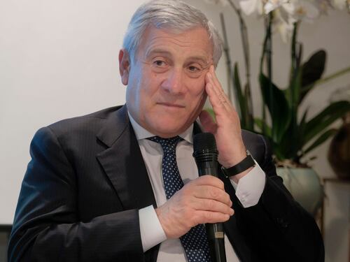 Iran, Tajani: “L’opposizione esiste ma non è ancora in grado di cambiare il sistema”