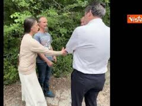 Salvini incontra Nathan e Catherine, i genitori della famiglia nel bosco a Palmoli
