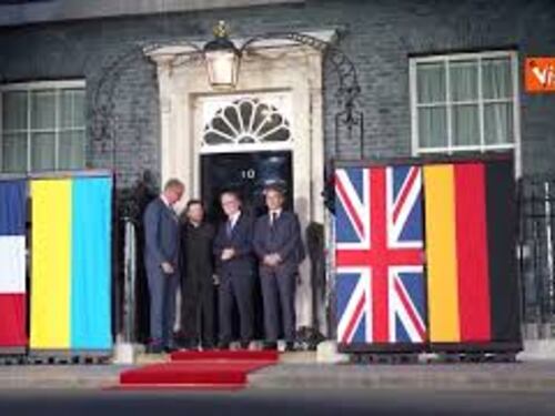 Zelensky a Londra a Downing Street per vertice con Starmer Macron e Merz