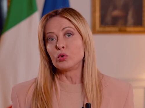 Meloni: "Con il dl carburanti combattiamo speculazione e tagliamo i prezzi"
