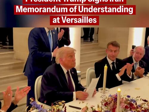 Trump e la firma dell'accordo, la clip sui social dalla Casa Bianca