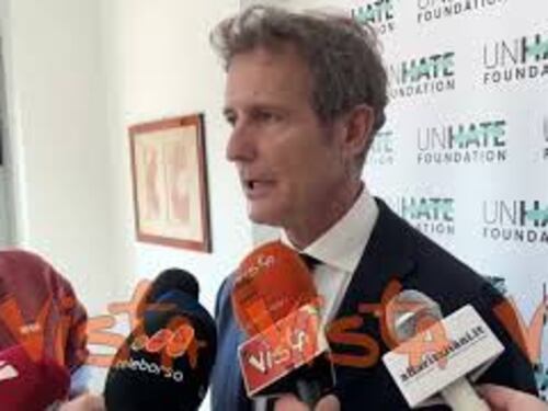 Benetton all'evento di Unhate sulla fragilità tra i giovani: Non sono svogliati, cercano spazio