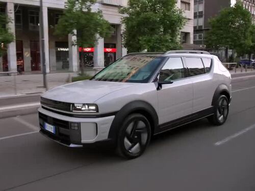 Hyundai Nexo debutta in Italia insieme alle nuove stazioni di idrogeno: il video