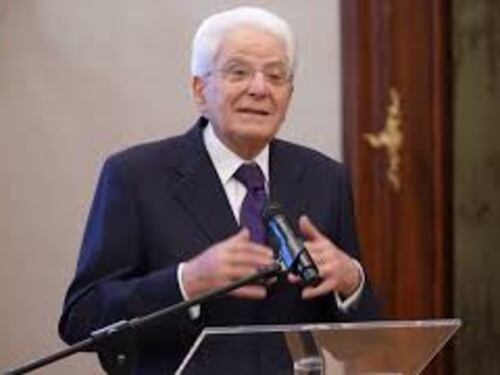 Mattarella ricorda Don Milani: Solo chi punta in alto fa la differenza