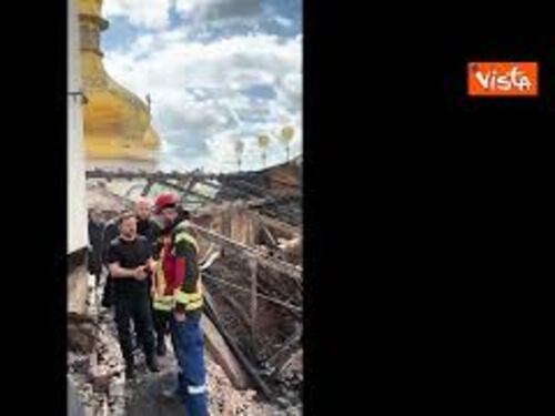 Raid russo su monastero Lavra, patrimonio dell'Unesco a Kiev. Il sopralluogo di Zelensky