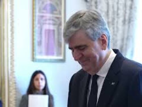 Il nuovo ministro del turismo Gianmarco Mazzi presta giuramento al Quirinale