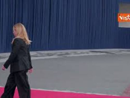 L'arrivo di Meloni al vertice della Comunità Politica Europea in Armenia