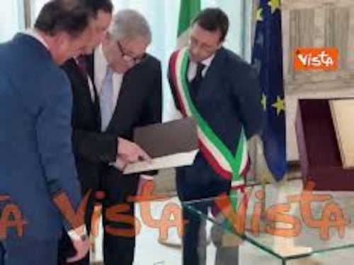 Tajani consegna a Rubio l'albero genealogico della sua famiglia italiana