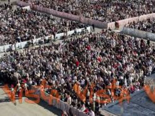 Messa di Pasqua di Papa Leone XIV, piazza San Pietro gremita
