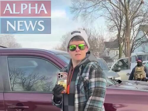 Minneapolis, spunta nuovo video girato dall'agente dell'Ice