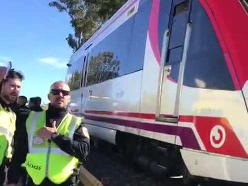 Lo scontro col braccio della gru, i finestrini esplosi e i feriti: l'arrivo dei soccorsi sul luogo dell'incidente