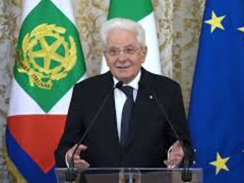 Mattarella riceve suo ritratto a incontro con Marina: Bel quadro, non per il soggetto
