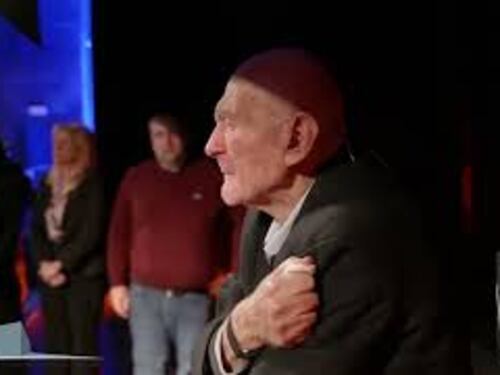 Giorno Memoria, Sami Modiano e il suo abbraccio agli studenti romani sul palco del Teatro Vascello