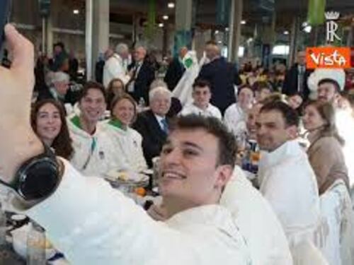 Milano-Cortina 2026, Mattarella a pranzo al villaggio Olimpico con le atlete e gli atleti azzurri