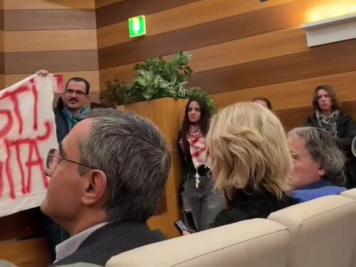 Il coro della vergogna pro Pal