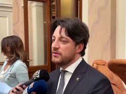 Divieto social ai minori, Stefani (Veneto): Serve un limite d'età come per la patente