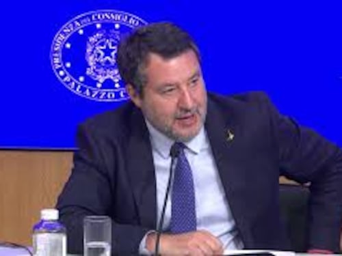 Salvini a domanda su Biennale: 'Io sono sempre d'accordo col Presidente del Consiglio', Meloni ride