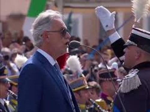 2 giugno, Andrea Bocelli canta l'Inno di Mameli ai Fori Imperiali