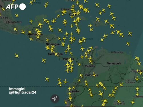 Spazio aereo venezuelano vuoto mentre gli attacchi statunitensi colpiscono Caracas