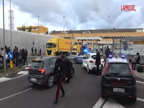 L'arrivo di Meloni e Tajani a Ciampino per accogliere Trentini e Burlò