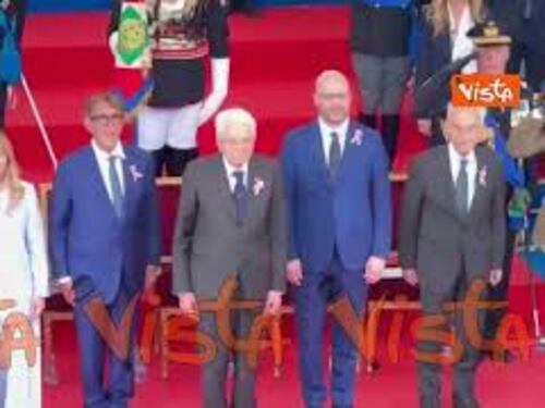 Gli onori al Presidente della Repubblica al termine della Parata del 2 giugno ai Fori Imperiali