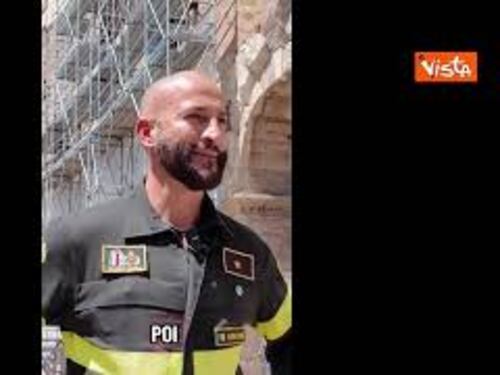 Esercitazione dei Vigili del Fuoco per le celebrazioni del 2 Giugno al Colosseo