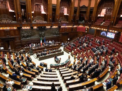 La sinistra che non canta "Italia, Italia"
