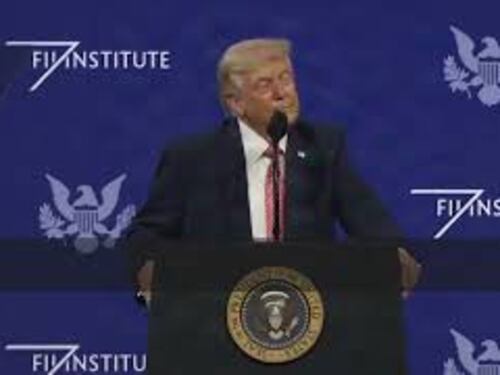 Finta gaffe di Trump: Devono riaprire lo Stretto di Trump... Volevo dire Hormuz