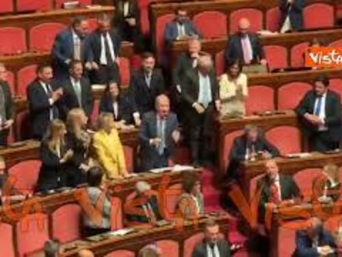 Bagarre Senato tra Malan (FdI) e i Cinque Stelle su antimafia, urla in Aula