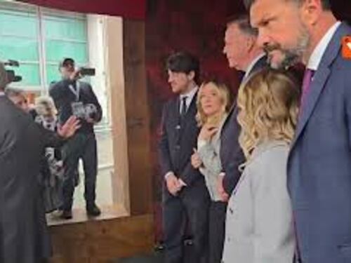"Vai Giorgia, grazie", Meloni accolta al Vinitaly con grida di sostegno e applausi