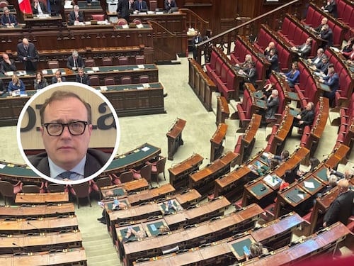 Assediano Crosetto, poi disertano l'Aula: vi spiego cosa c'è dietro la "fuga" di dem e grillini