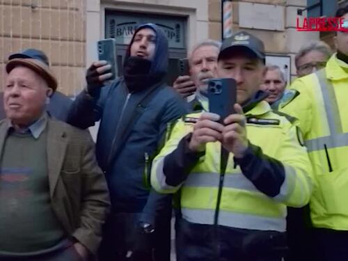 Giorgia Meloni torna a Niscemi: il sopralluogo nella zona rossa