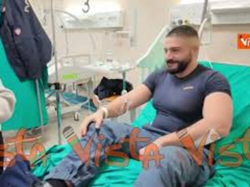 Meloni visita in ospedale il poliziotto aggredito durante il corteo a Torino
