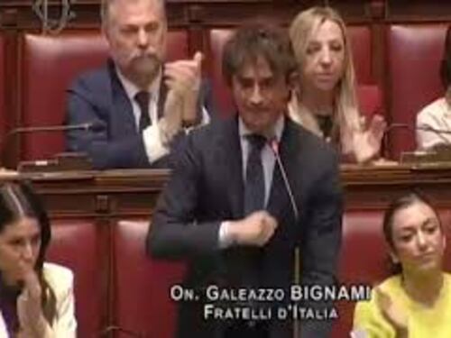 Bagarre in Aula, Bignami (Fdi) contro Conte: Va a pranzo con inviato speciale degli Usa