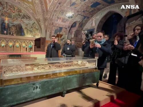 Assisi, iniziata l'ostensione delle spoglie di San Francesco