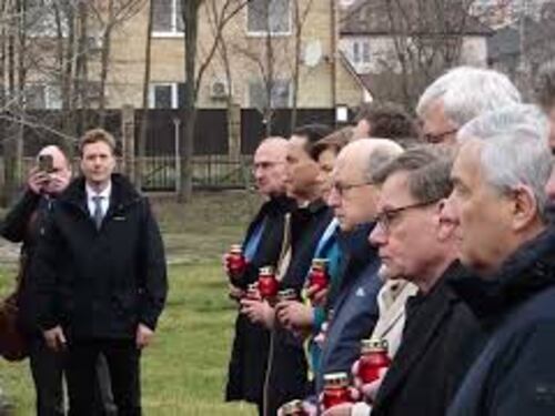 Kaja Kallas in visita a Bucha con i ministri Ue per commemorazione strage