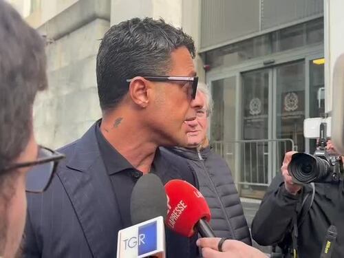 Fabrizio Corona dopo la denuncia di Mediaset: "Nessuna differenza con l'editto bulgaro di Berlusconi"