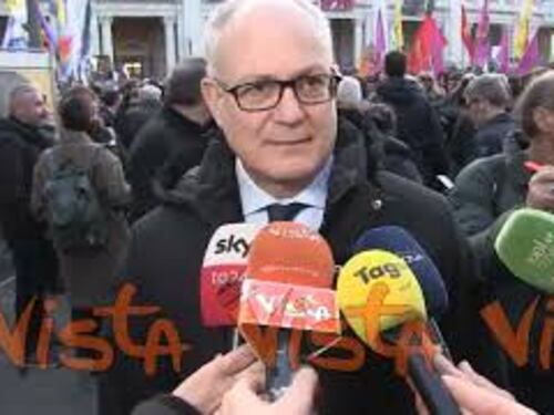 Proteste Iran, Gualtieri: "Importante far sentire vicinanza di Roma a chi sfida un regime brutale"