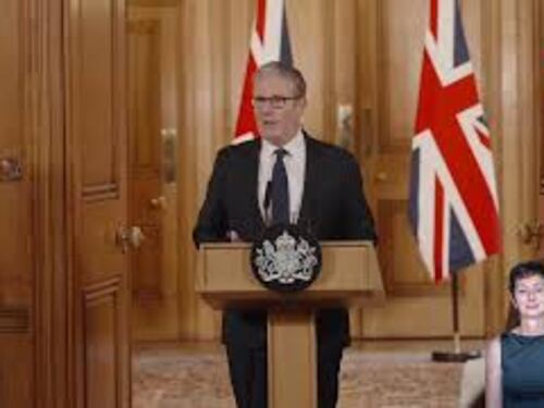L'annuncio del premier britannico Starmer: Governo vieterà uso dei social ai minori di 16 anni