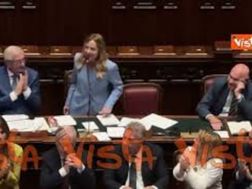 Meloni risponde a Silvestri sulle 'ginocchiere', ovazione dal centrodestra alla Camera