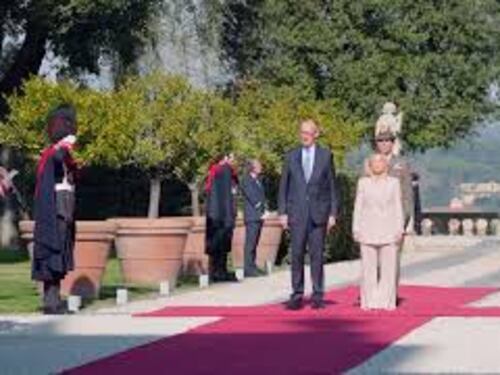 Merz accolto da Meloni a Villa Doria Pamphilj per il Vertice intergovernativo tra Italia e Germania