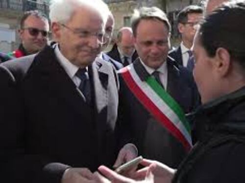 Una madre di Niscemi commuove il Presidente Mattarella: "Lo chiedo con cuore in mano, fate presto"